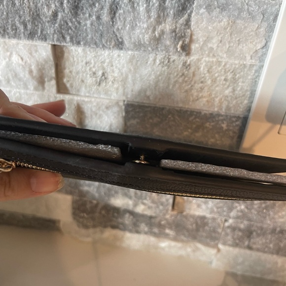 Kate spade ♠️ wallet black bailey flaw is on back of wallet new with tags - Picture 12 of 13
